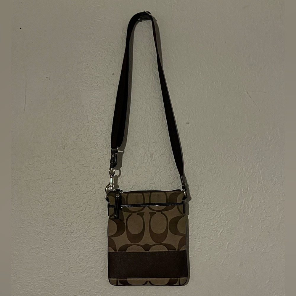 Coach crossbody brown.